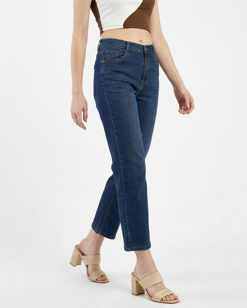 Women's straight-fit blue jeans