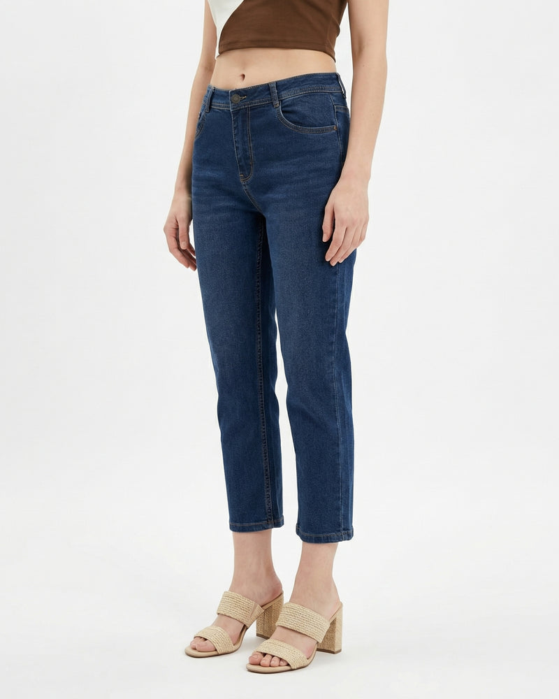 Women's straight-fit blue jeans