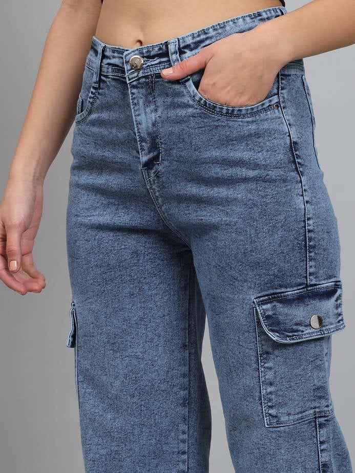 Women's wide-leg cargo pants with insert pockets