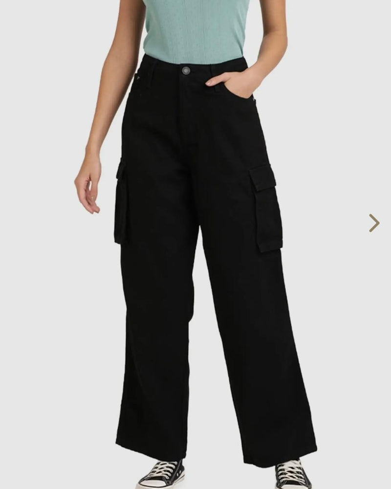 black wide-leg cargo pants for women's