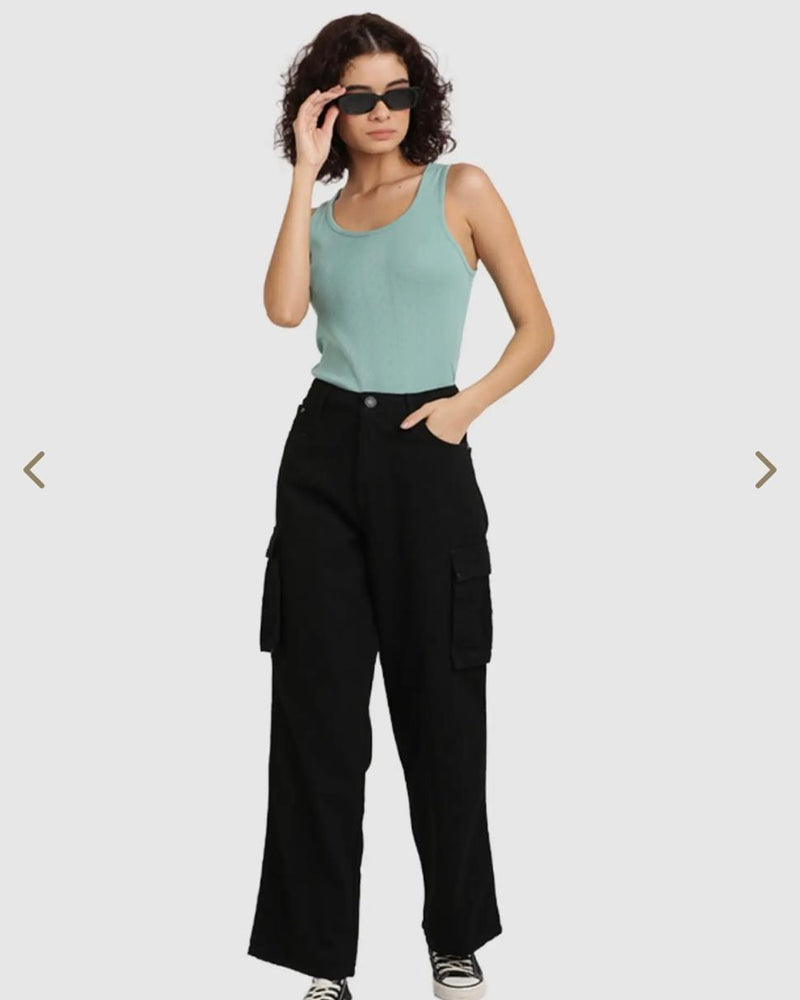 black wide-leg cargo pants for women's