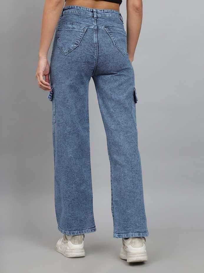 Women's wide-leg cargo pants with insert pockets