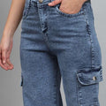 Women's wide-leg cargo pants with insert pockets