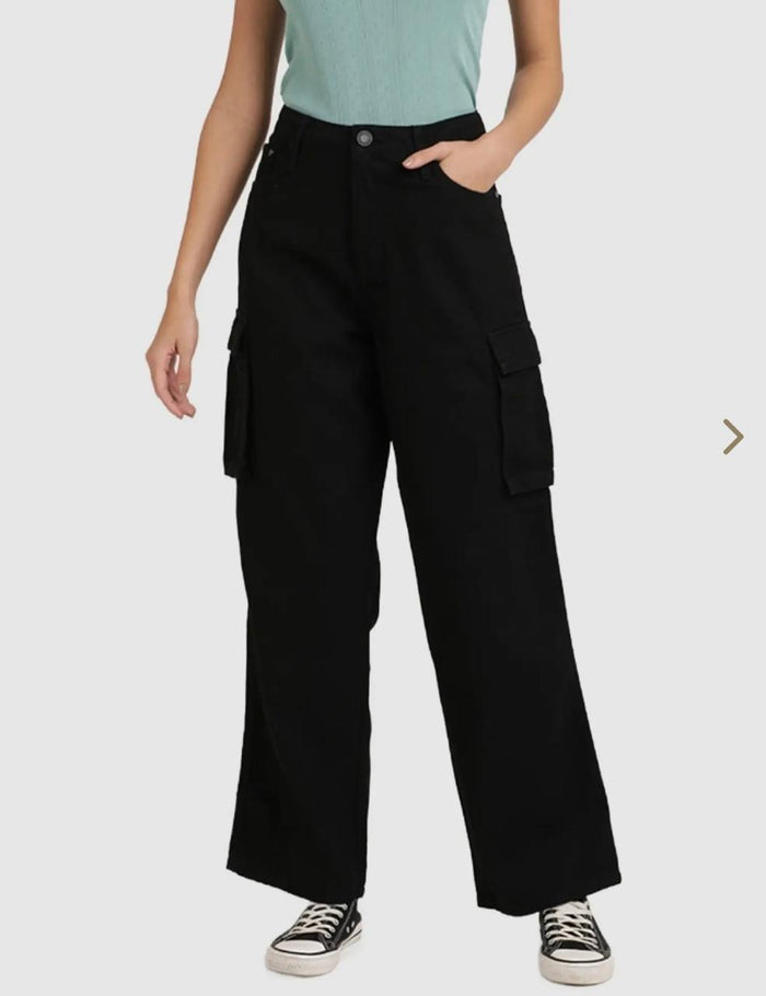 black wide-leg cargo pants for women's